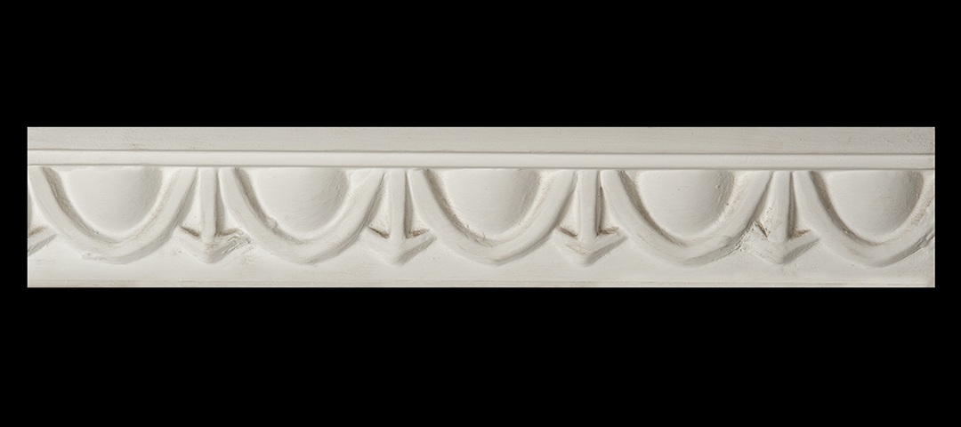 Moldura de yeso con forma de triángulo